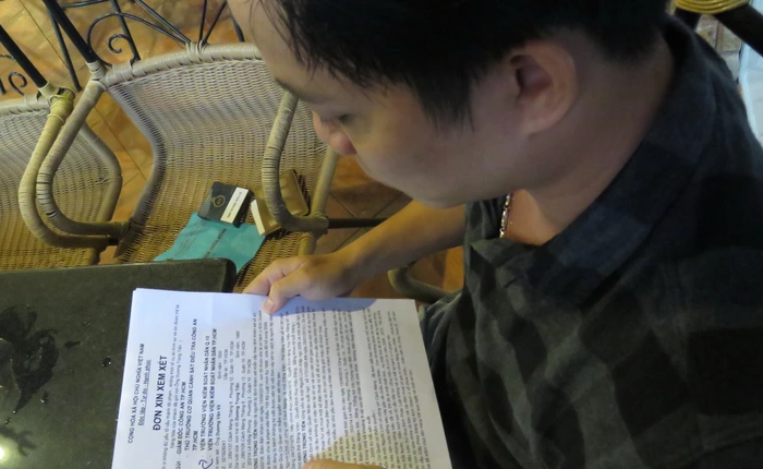 ​Bị khởi tố vì mua bán điện thoại "cùi bắp"?