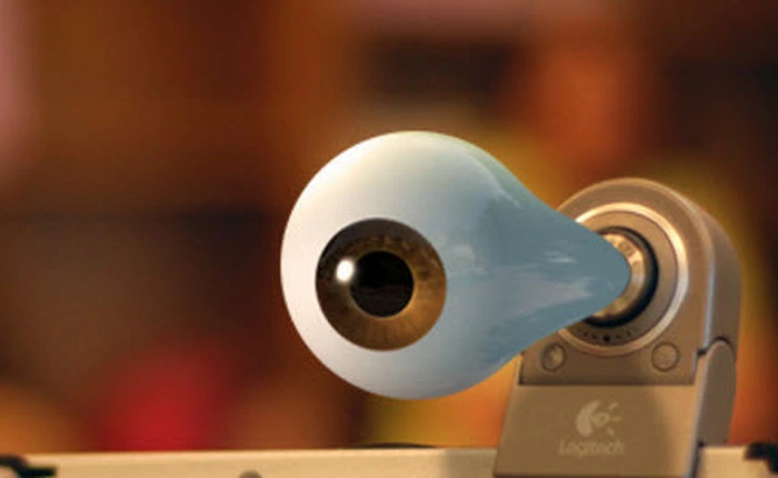 Chúng ta cũng nên dùng băng dính che webcam như Mark Zuckerberg