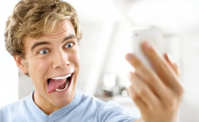 Du khách phá hỏng bức tượng Tổng lãnh Thiên thần 400 năm tuổi ở Bảo tàng Lisbon vì ham "tự sướng"