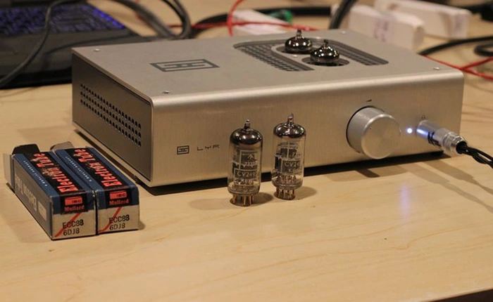 Âm thanh ma thuật đằng sau những bóng đèn le lói