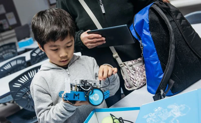 Lo sợ con cái mất việc vì AI, mẹ bỉm sữa Trung Quốc đang chi cả chục nghìn đô dạy con học code, làm robot