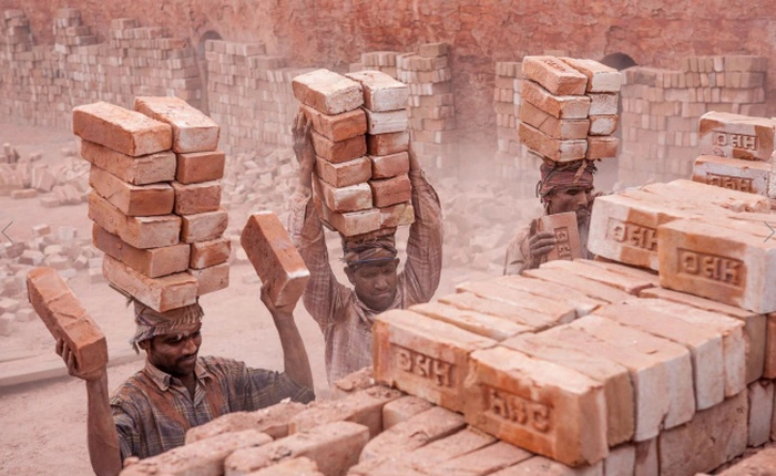 Bạn chán ghét công việc của mình? Ít ra bạn vẫn may mắn hơn những con người này