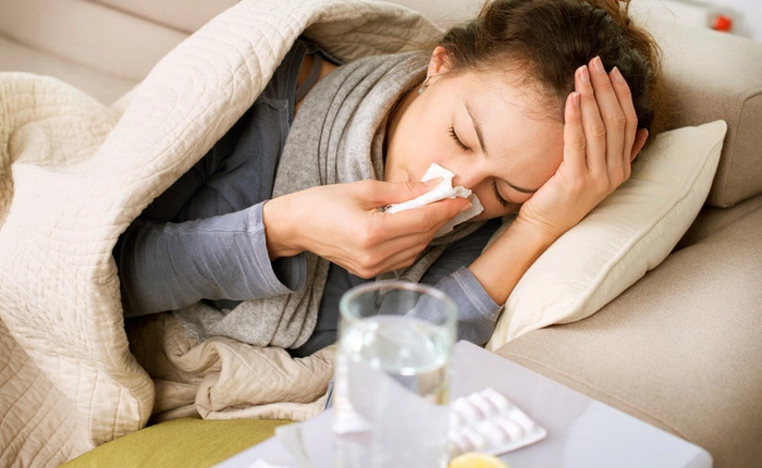 Tại sao biết kháng sinh không trị cảm cúm, nhiều người vẫn tiếp tục lạm dụng?