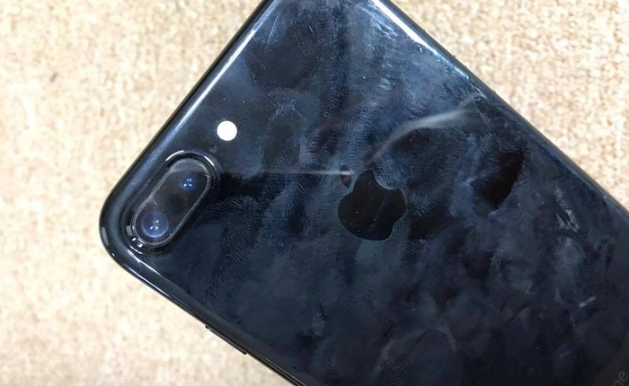 Chỉ 1 tấm ảnh này là đủ để khiến tôi không muốn mua iPhone 7 màu Jet Black nữa