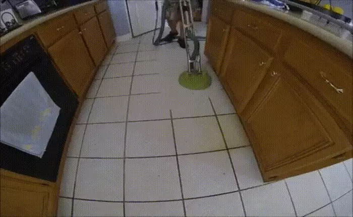 Xem máy cọ sàn nhà mạnh nhất thế giới thể hiện sức mạnh