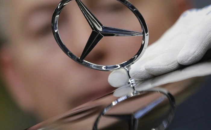 Tất cả các công ty đều đang thay thế con người bằng robot, trừ Mercedes