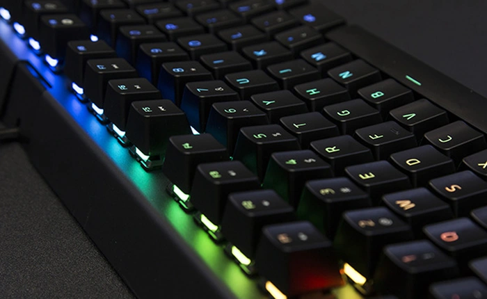 Razer BlackWidow Chroma X: Bàn phím chơi game vỏ kim loại dùng thay đèn ngủ