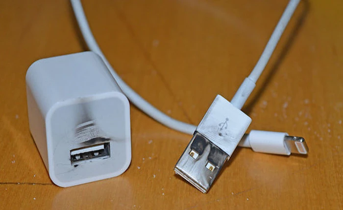 Các chuyên gia cảnh báo 99% sản phẩm cáp sạc Apple trên thị trường không an toàn để sử dụng