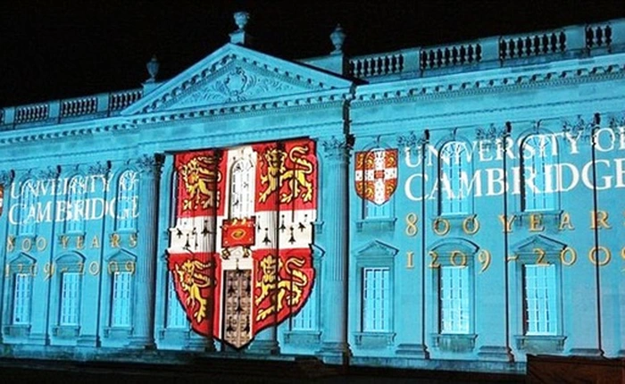 Tấm bằng đắt nhất thế giới trị giá hàng trăm nghìn USD