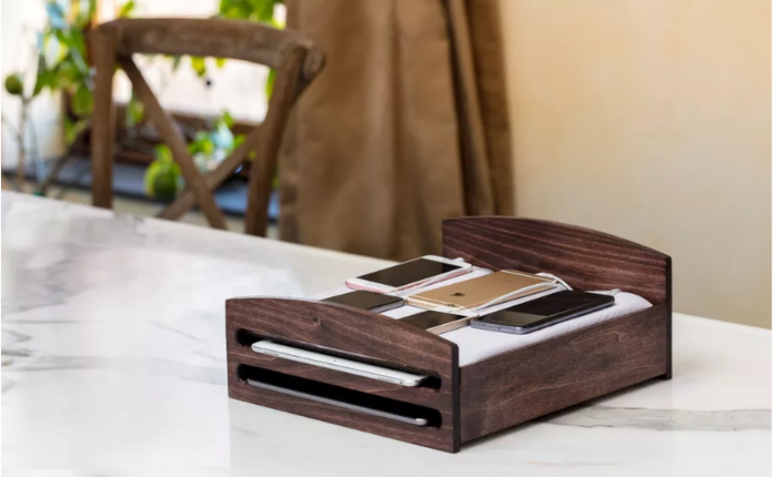 The Phone Bed: Chiếc giường giúp smartphone của bạn được ngủ ngon mỗi tối, giá 2,2 triệu đồng