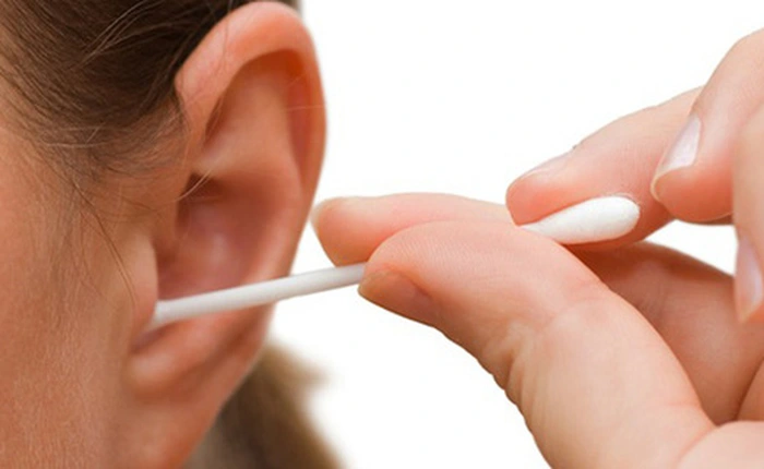 Điếc là một chuyện, bạn sẽ không còn dám dùng tăm bông ngoáy tai sau khi xem xong clip này