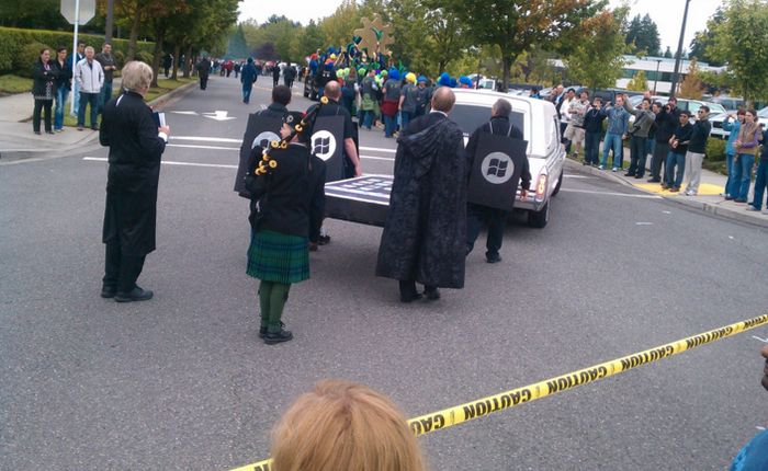 Surface Phone chưa ra, điện thoại Microsoft/Nokia đã rục rịch khai tử tại Việt Nam