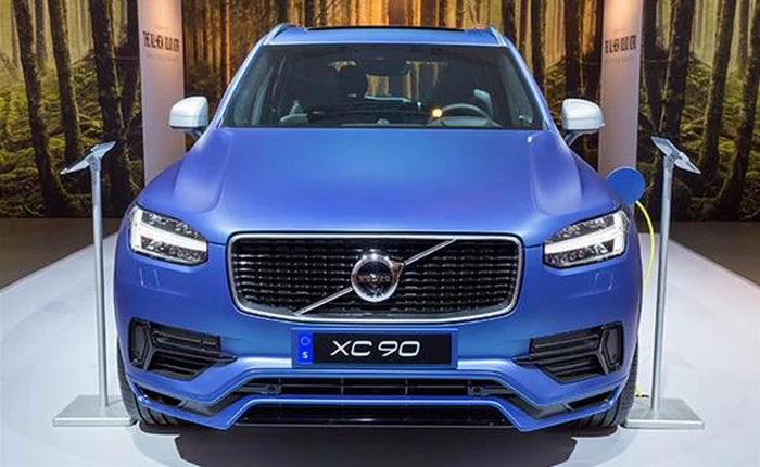 Uber và Volvo ký thỏa thuận trị giá 300 triệu USD với mục tiêu ra mắt xe hơi hoàn toàn tự lái vào năm 2021