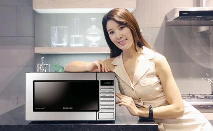 5 vật tuyệt đối không được cho vào lò vi sóng