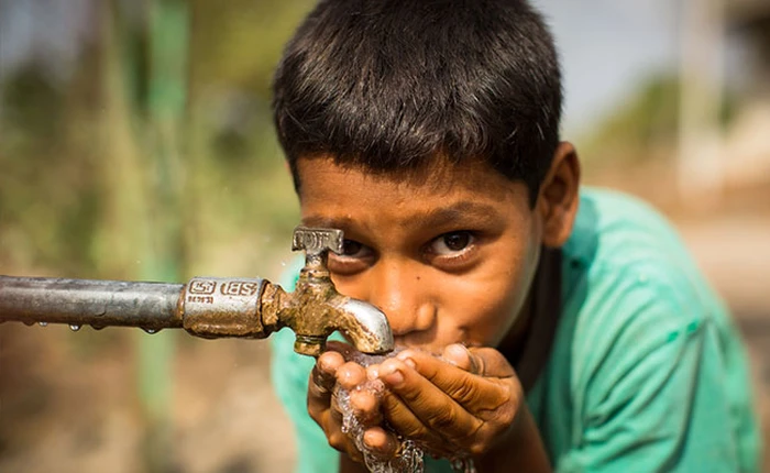 Chỉ cần 20 phút và một mảnh ghép nhỏ, nước bẩn có thể được làm sạch hoàn toàn và uống được ngay