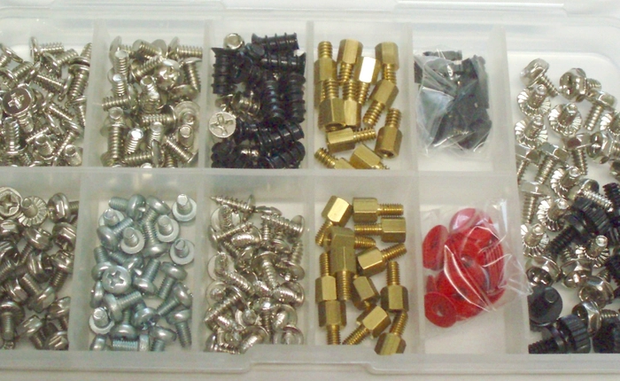 Tưởng là nhiều lắm, nhưng tất cả vỏ case máy tính chỉ có 3 loại ốc vít này