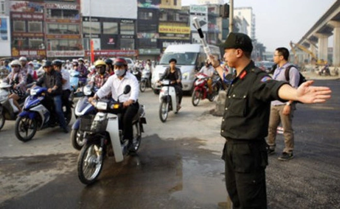 CSCĐ Hà Nội ra quân xử lý vi phạm về mũ bảo hiểm từ 1/8