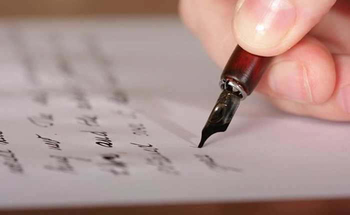 Muốn não bộ thông minh và linh hoạt ư? Ngừng chat FB và dành thời gian cầm bút viết lách đi!