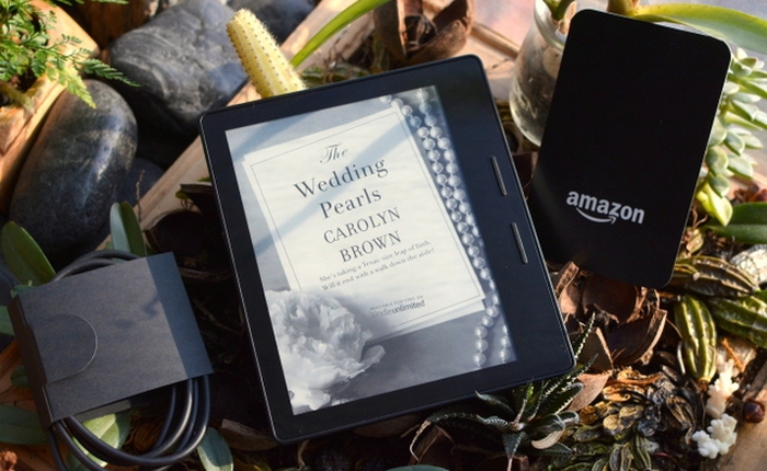 Máy đọc sách tuyệt vời nhất thế giới, màn hình tự xoay, hệ thống 10 đèn LED, mỏng chỉ bằng sợi cáp sạc