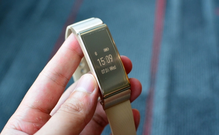 Vòng đeo tay Huawei TalkBand B2: theo dõi sức khỏe, kiêm luôn tai nghe không dây