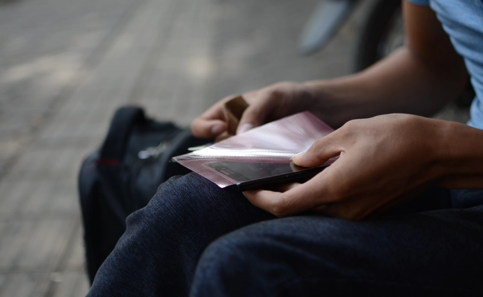 Khởi nghiệp bằng dán điện thoại online với thu nhập tiền triệu/ngày: Không phải là chuyện bất khả thi