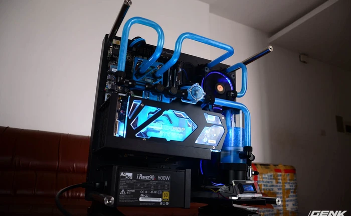 "FOUR", dàn máy tính với tản nhiệt nước tông xanh tuyệt đẹp