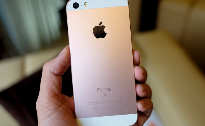 iPhone SE vàng hồng đầu tiên tại VN: giống iPhone 5s, giá 10,96 triệu đồng