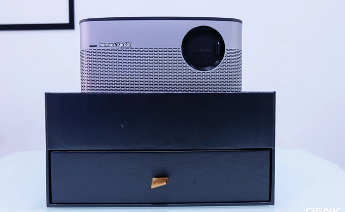 Trên tay máy chiếu Xiaomi XGIMI H1: Tích hợp loa Harman/Kardon, phát hình ảnh độ phân giải 4K, có thể sử dụng như TV Box Android