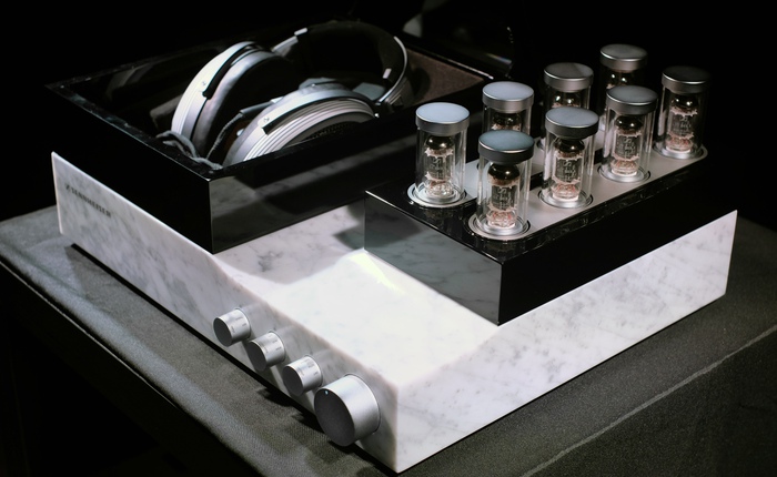 [Video] Chiếc tai nghe đầu tiên có giá 1,2 tỷ đồng