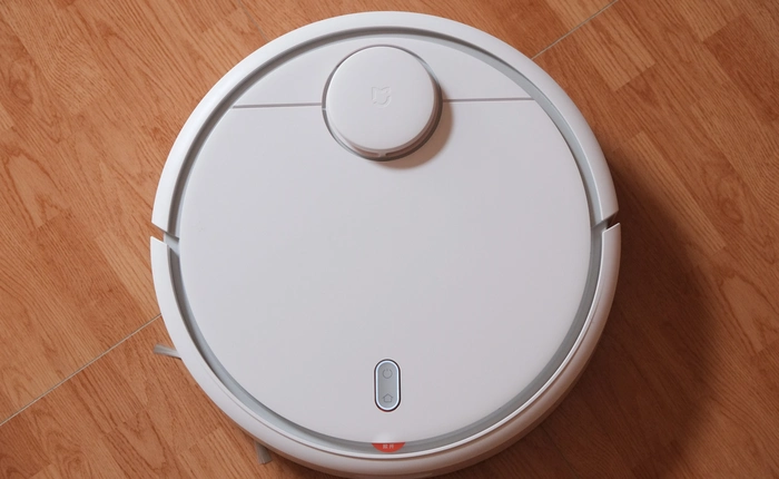 Mở hộp và trên sàn Robot dọn nhà Xiaomi Mi Robot Vacuum: Chỉ cần ngồi một chỗ và bấm điện thoại, bạn đã có căn phòng sạch sẽ