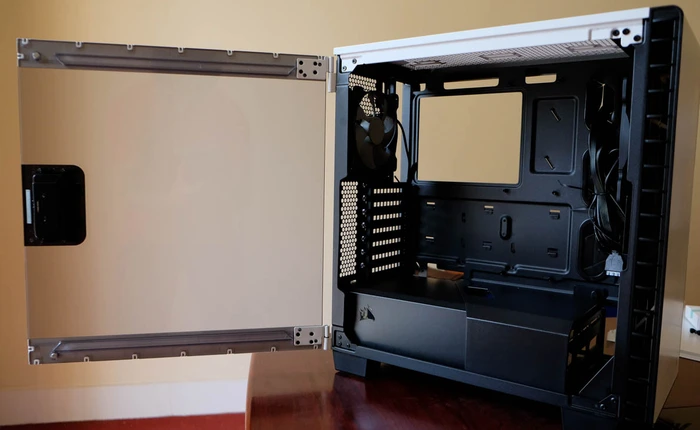 Chọn vỏ case nhỏ gọn, nhưng không gian lớn, Corsair 400c là một cái tên sáng giá