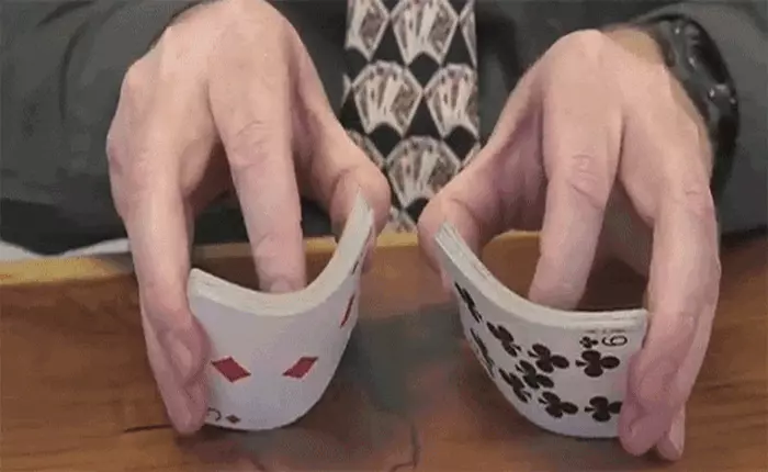 Xem người ta dùng toán học để làm ảo thuật đoán ra lá bài của bạn chọn