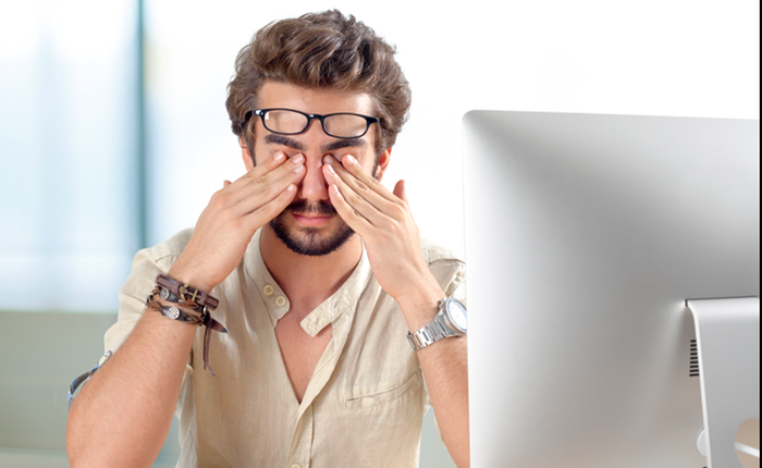 Nhân viên văn phòng, sinh viên làm việc nhiều với máy tính nên ăn gì để bảo vệ mắt?