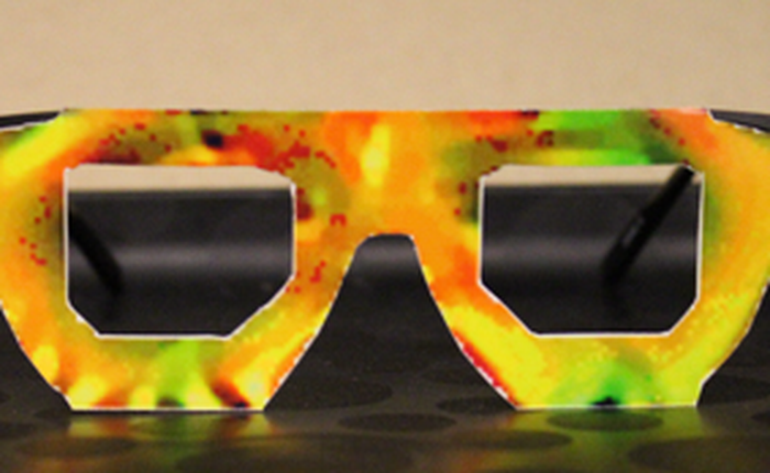 Để tránh máy tính nhận dạng khuôn mặt mình, bạn chỉ cần đeo cặp kính mát có giá 5.000 đồng này