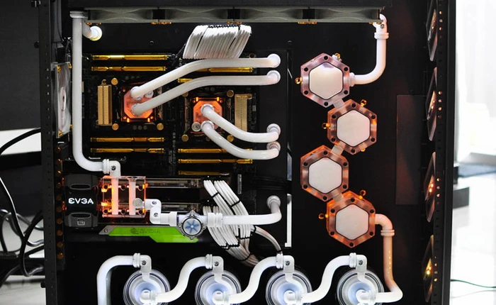 Đai gia Việt Nam chi 700 triệu đồng xây dựng hệ thống máy tính cực khủng: 22 nhân 44 luồng, RAM 128GB, 3 card đồ họa