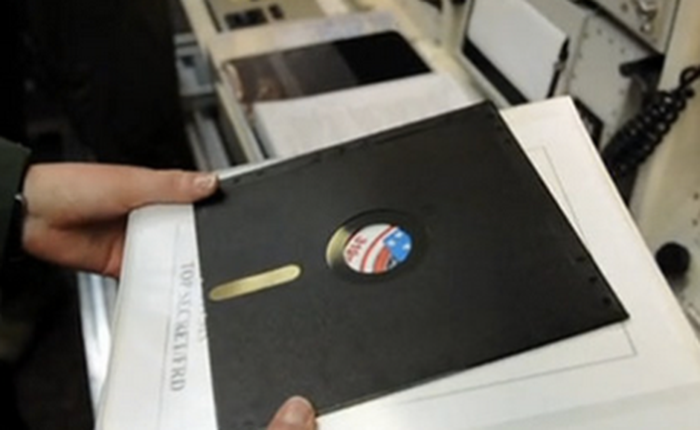 Bị chỉ trích, Lầu Năm Góc quyết tâm nâng cấp hệ thống điều khiển bom hạt nhân chạy trên đĩa mềm