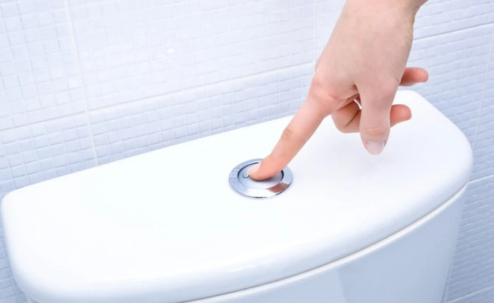 Lắp máy phát điện vào ống nước, chúng ta sẽ tạo ra điện nhờ giật nước toilet