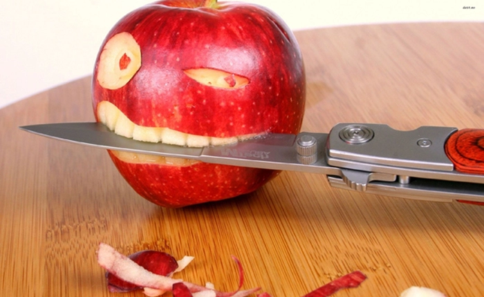 Để cắt thòng lọng buộc quanh cổ, Google sẽ phải nhờ tới lưỡi dao của Apple