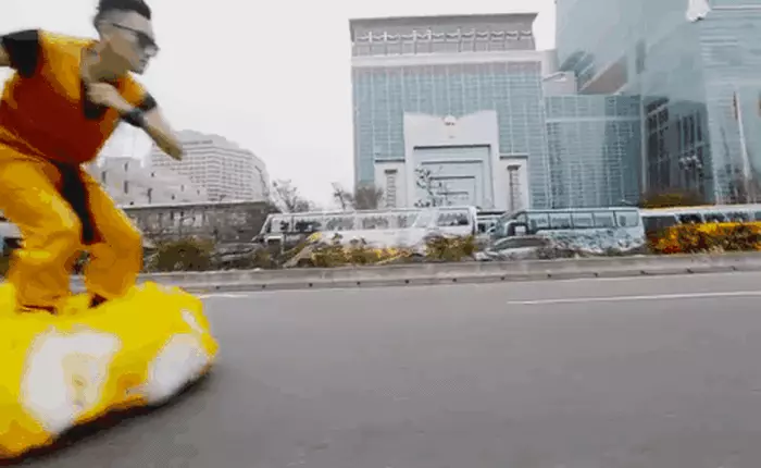 Thanh niên Đài Loan hóa Songoku cưỡi cân đẩu vân ra đường mừng năm con Khỉ