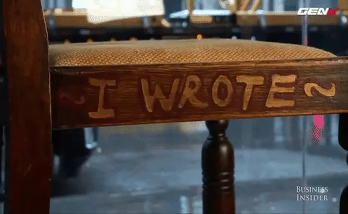 [Video] J.K.Rowling sáng tác Harry Potter trên chiếc ghế này và giờ họ đấu giá nó