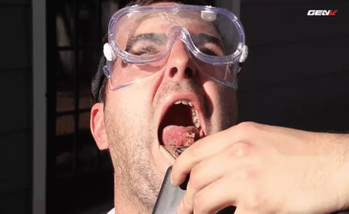 [Video] Xem thôi và đừng làm vậy với chiếc lưỡi của bạn