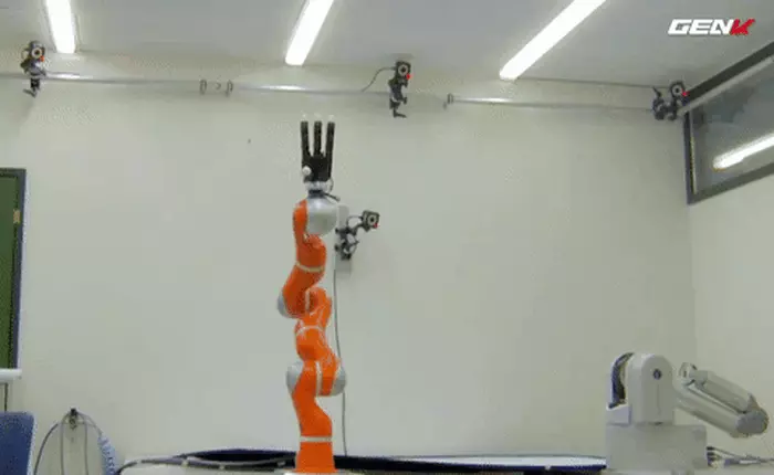 [Video] Ném cho cánh tay robot này bất kì vật gì, chúng đều bắt được