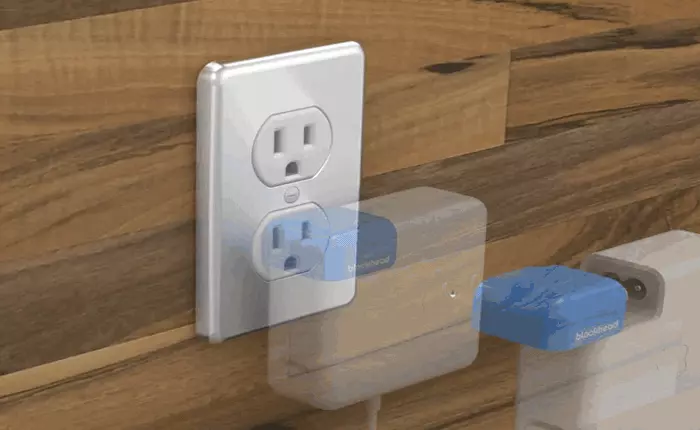 Cục nhỏ màu xanh này sẽ giúp sạc MacBook/iPad không bị rơi khỏi ổ cắm