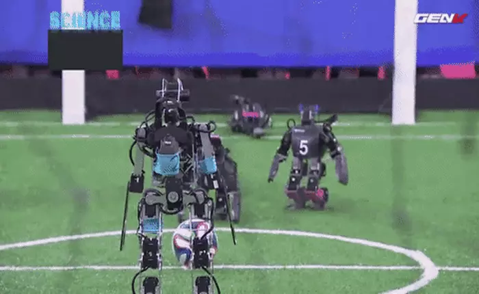 [Video] Xem giải ngoại hạng Ấn Độ dành riêng cho robot