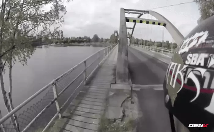 [Video] Bạn có 'tổ lái' tới mấy không bằng được anh chàng này?