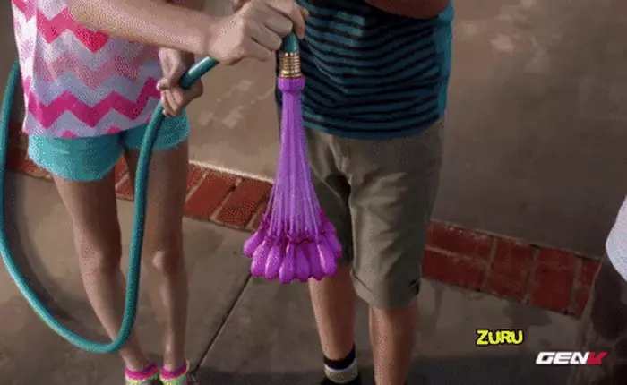 [Video] Chơi bóng nước chưa bao giờ vui tới thế, hãy dùng máy bơm 100 bóng trong 1 phút này