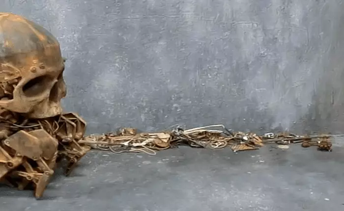 Đầu lâu thì bạn thấy nhiều rồi, nhưng bạn có thấy robot đầu lâu mọc chân bò "lúc nhúc" như này chưa?