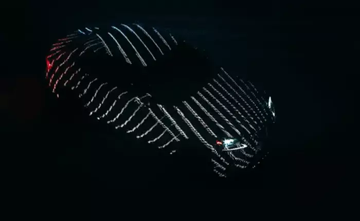 Đã là Lexus rồi lại thêm quả 42.000 bóng đèn LED bao phủ thế này thì chỉ có mê mẩn