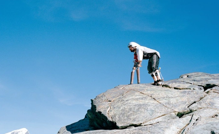 Hành trình từ người biến thành dê trong 6 ngày của một nhà thiết kế