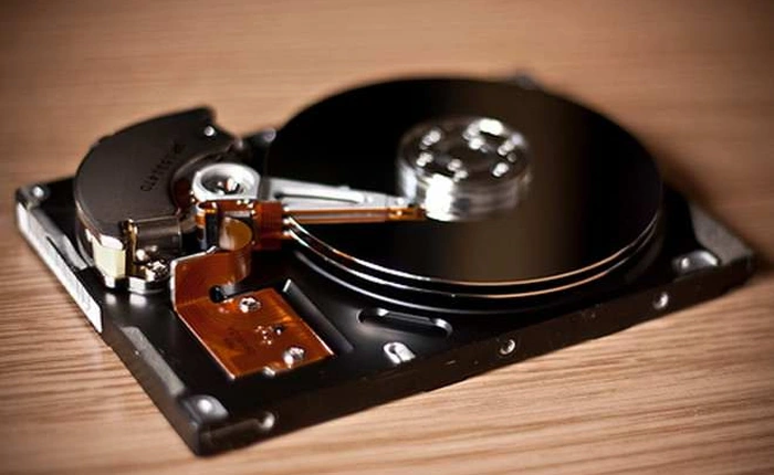 Chỉ sau 36 năm, giá của 1GB dữ liệu ổ cứng đã giảm từ 437.500 USD xuống còn 0,019 USD